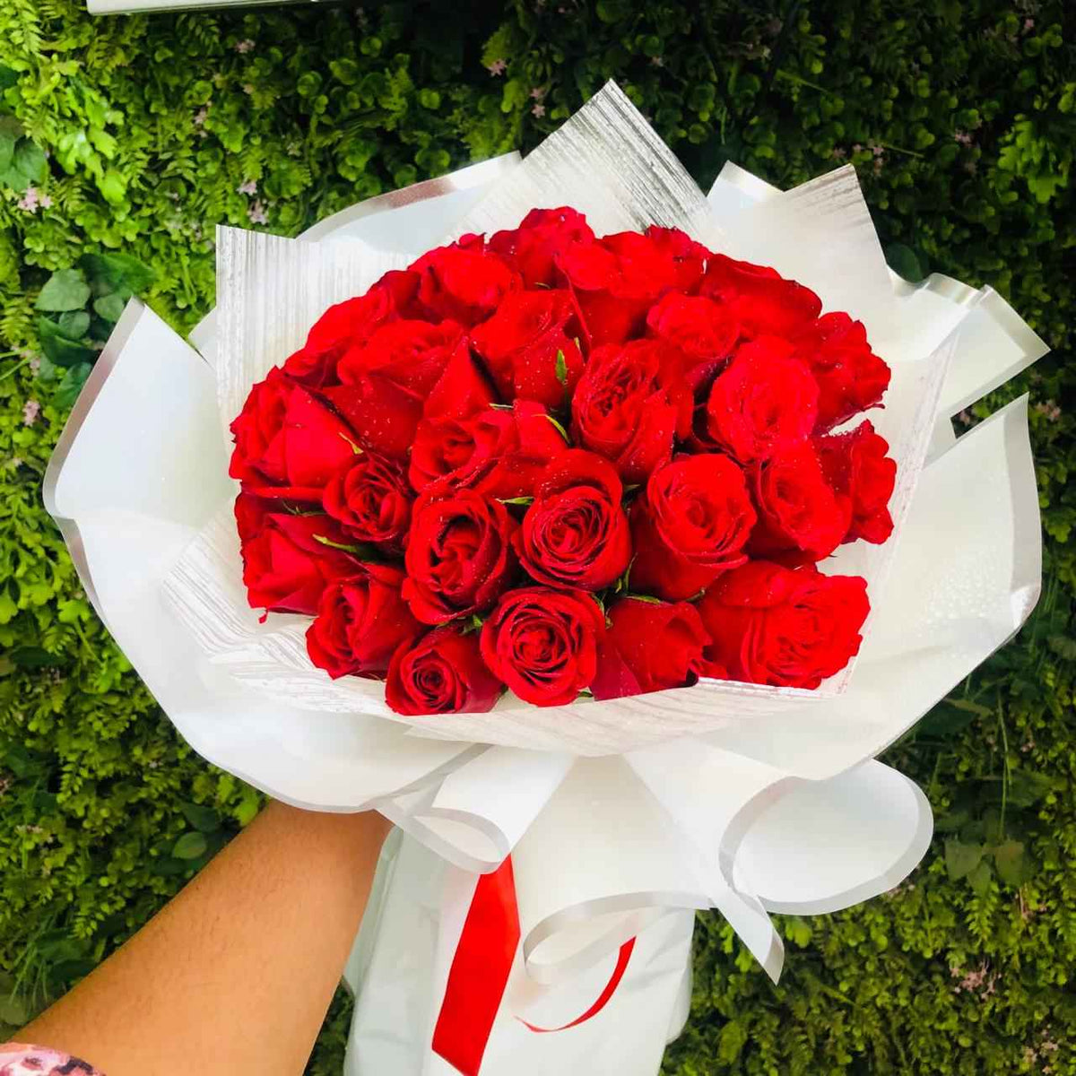 Magnificent Rose Eternal Glory - Sovereign Flower Delivery Sri Lanka