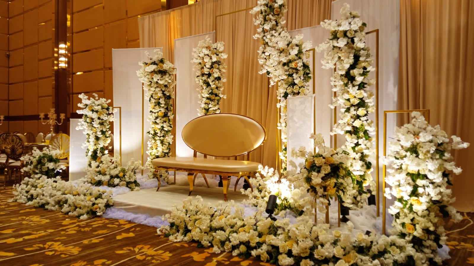 Premium White Flowers Wedding Decoration Package - Luxury Celebration Design